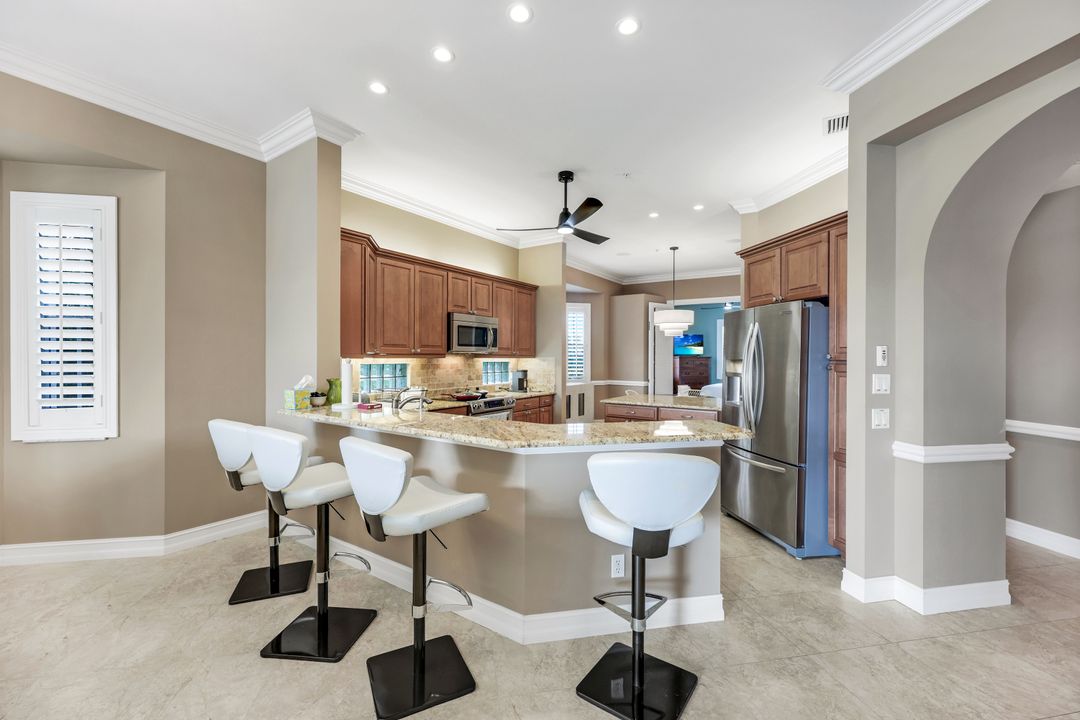 795 Bentwater Cir #204, Naples, FL 34108