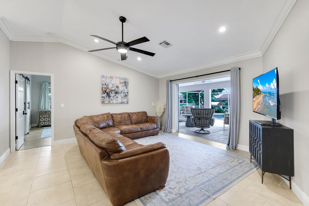 204 SE 20th Pl, Cape Coral, FL 33990
