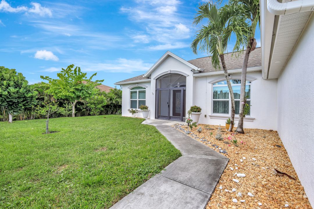 831 SW 17th Terrace, Cape Coral, FL 33991