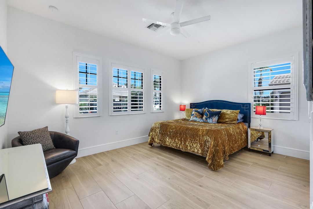 9458 Greenleigh Ct, Naples, FL 34120