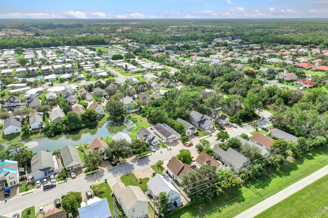 279 Leawood Cir, Naples, FL 34104