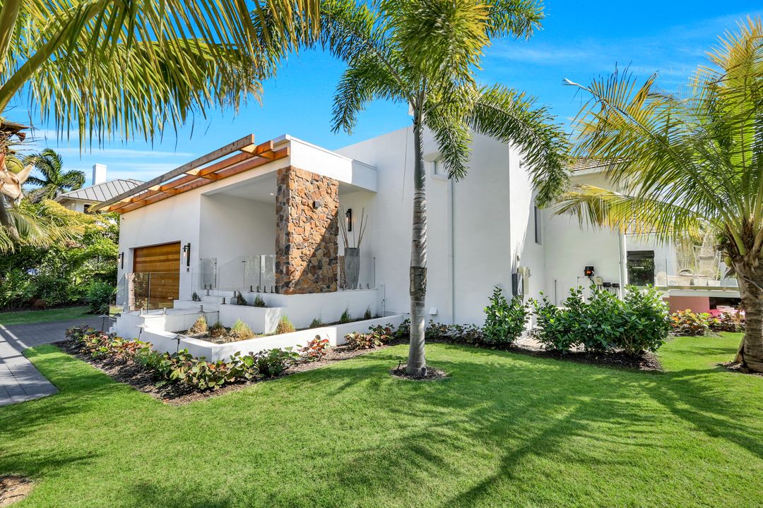 14 Sabre Ln, Naples, FL 34102