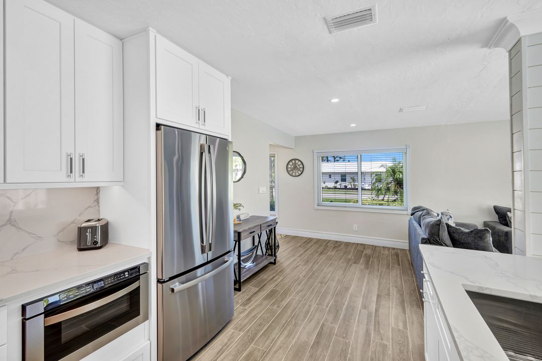 701 93rd Ave N, Naples, FL 34108