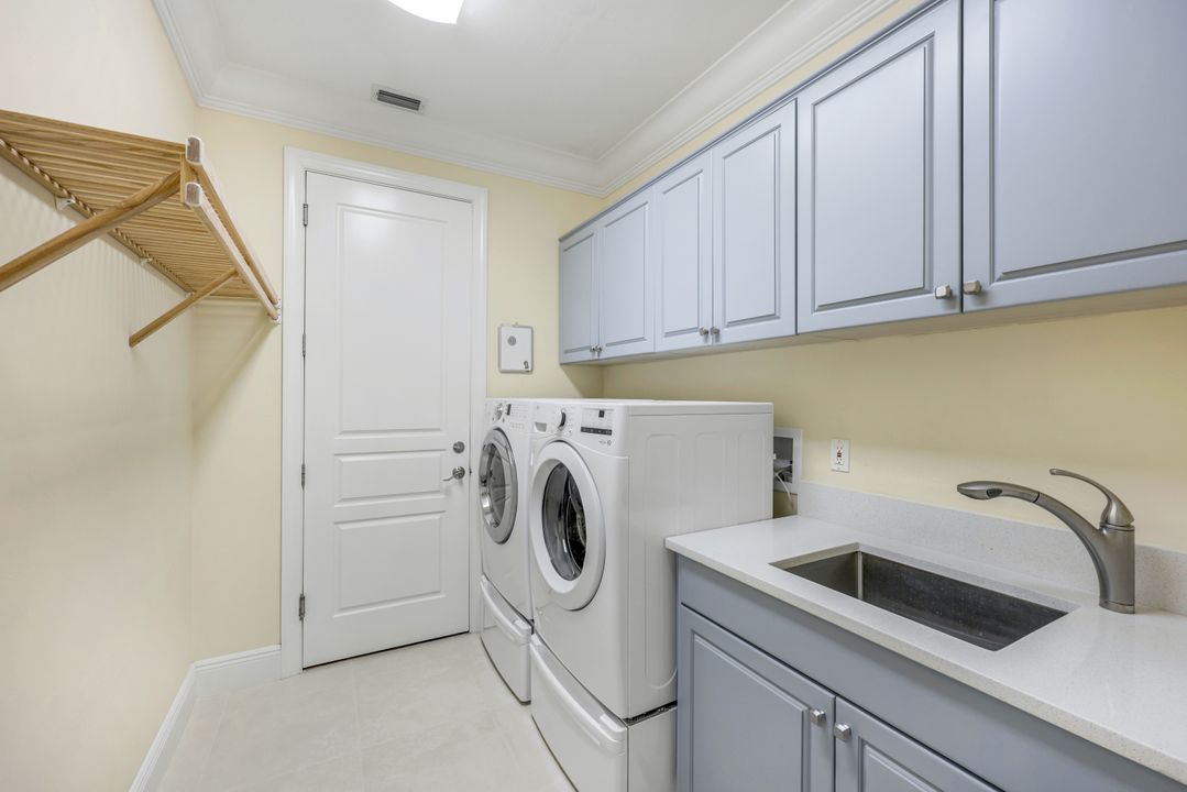 6632 Glen Arbor Way, Naples, FL 34119