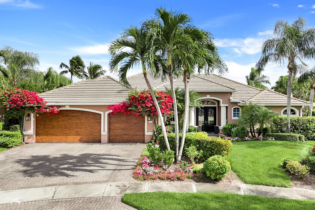 5926 Amberwood Dr, Naples, FL 34110