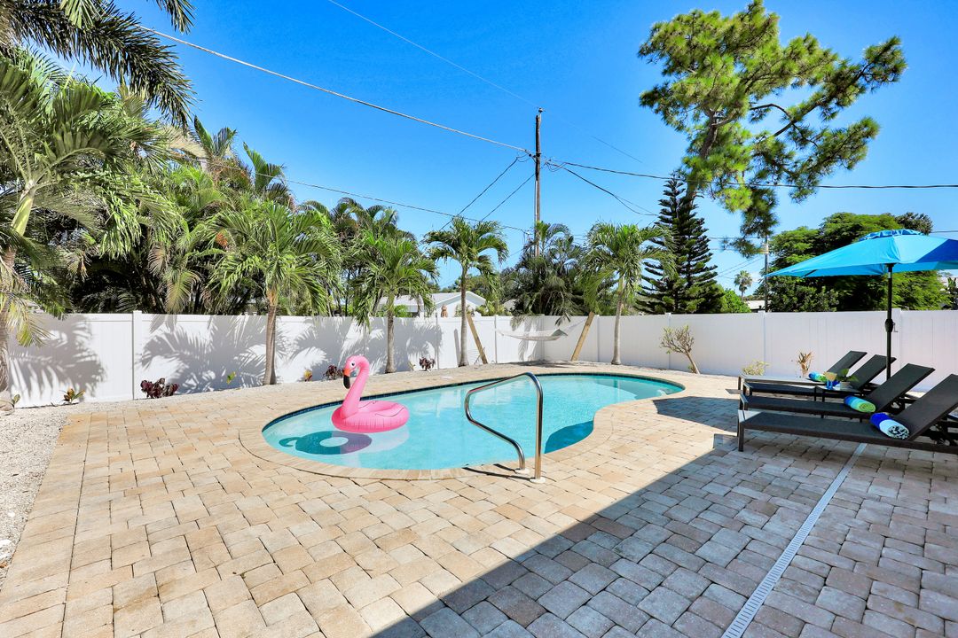 847 98th Ave N, Naples, FL 34108