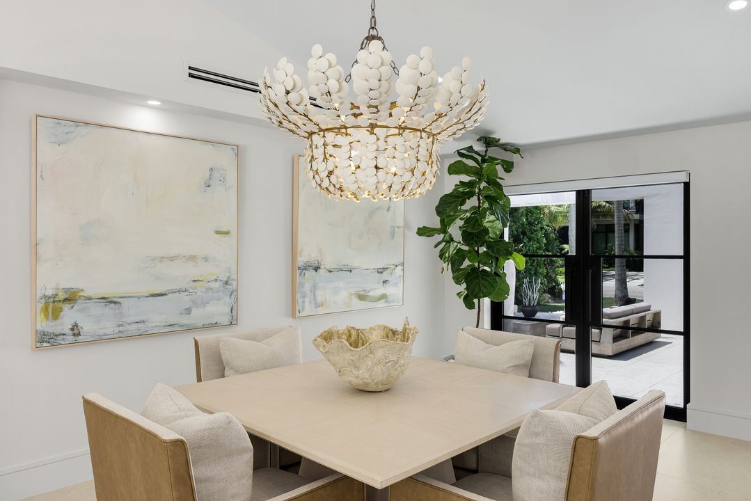 1095 Sandpiper St, Naples, FL 34102