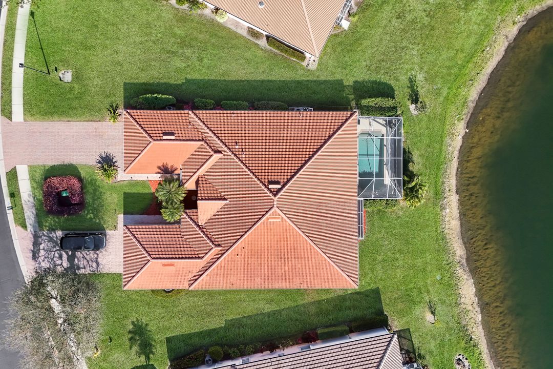 7755 Berkshire Pines Dr, Naples, FL 34104