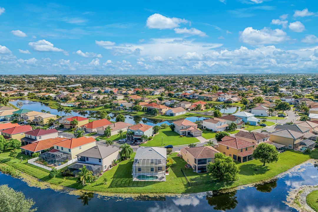 2210 Cape Heather Cir, Cape Coral, FL 33991