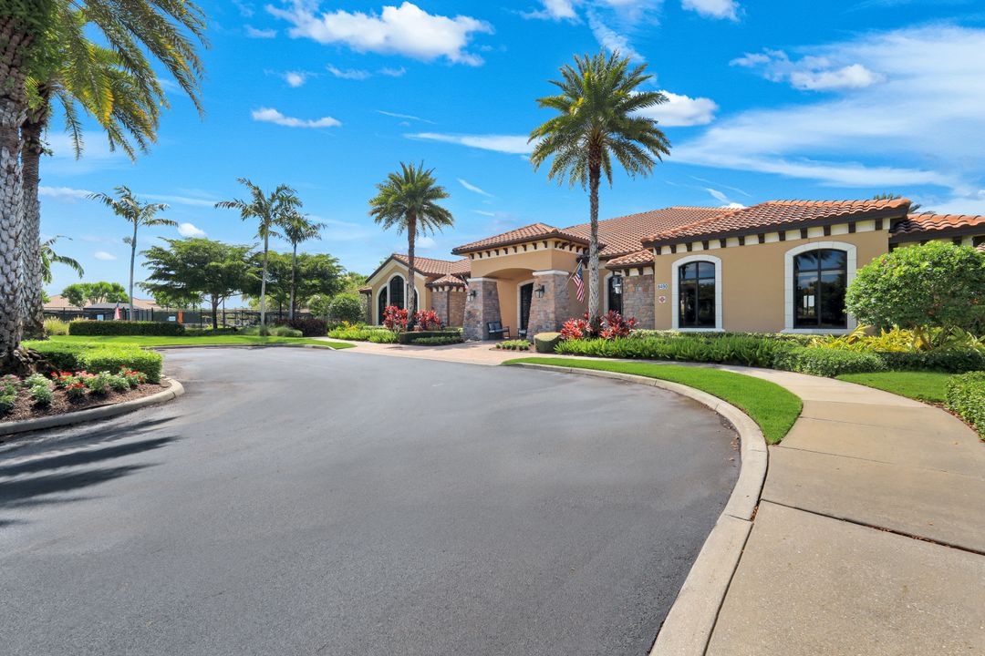 8362 Viale Cir, Naples, FL 34114