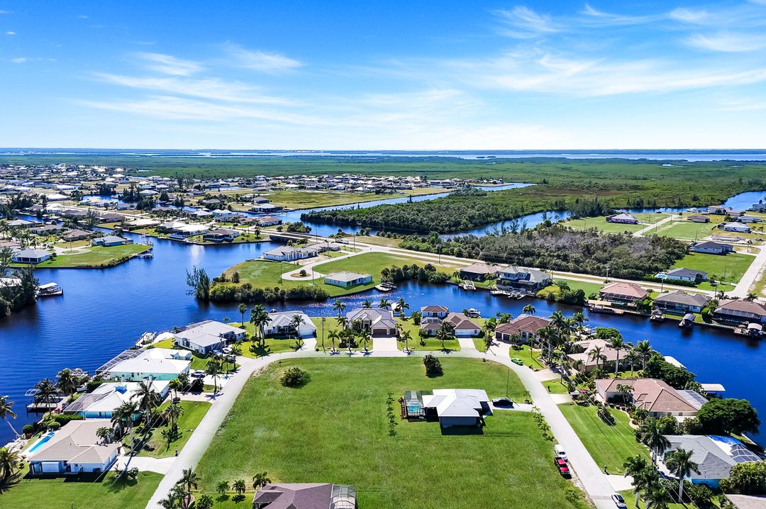 2208 NW 38th Pl, Cape Coral, FL 33993