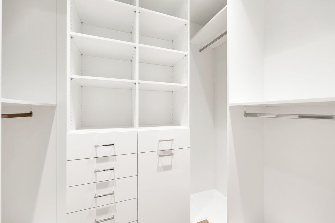 476 Palm Cir W, Naples, FL 34102