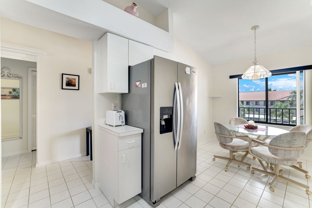 7340 Coventry Ct #827, Naples, FL 34104