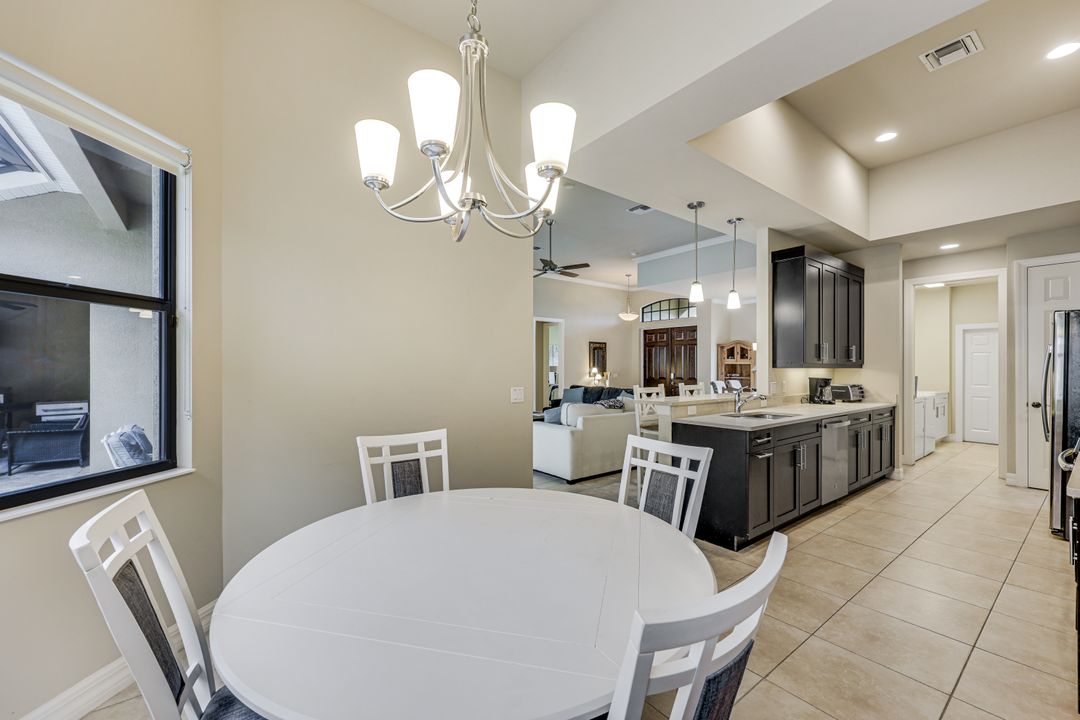 1221 Briarwood Ct, Naples, FL 34104