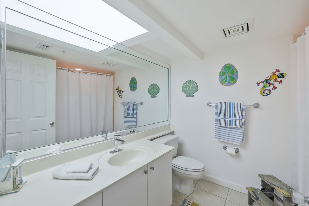 25 Bluebill Ave #1103, Naples, FL 34108
