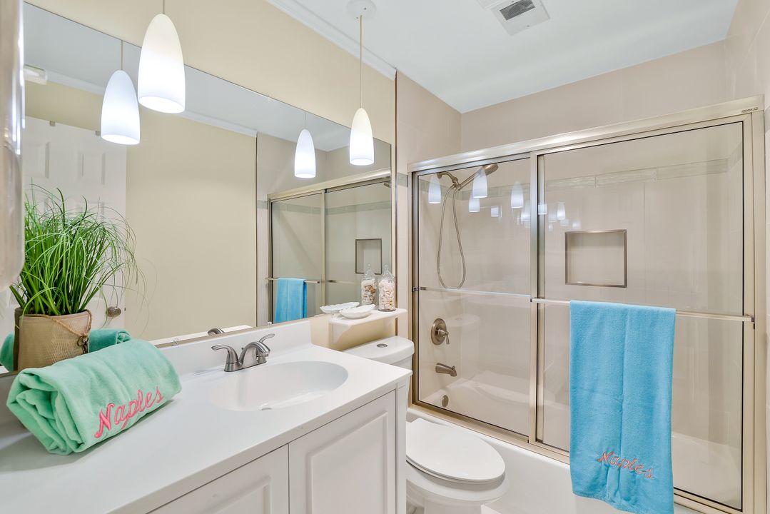 9 Hackney Ln, Naples, FL 34112
