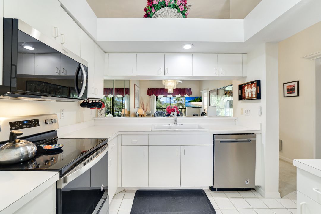 7340 Coventry Ct #827, Naples, FL 34104