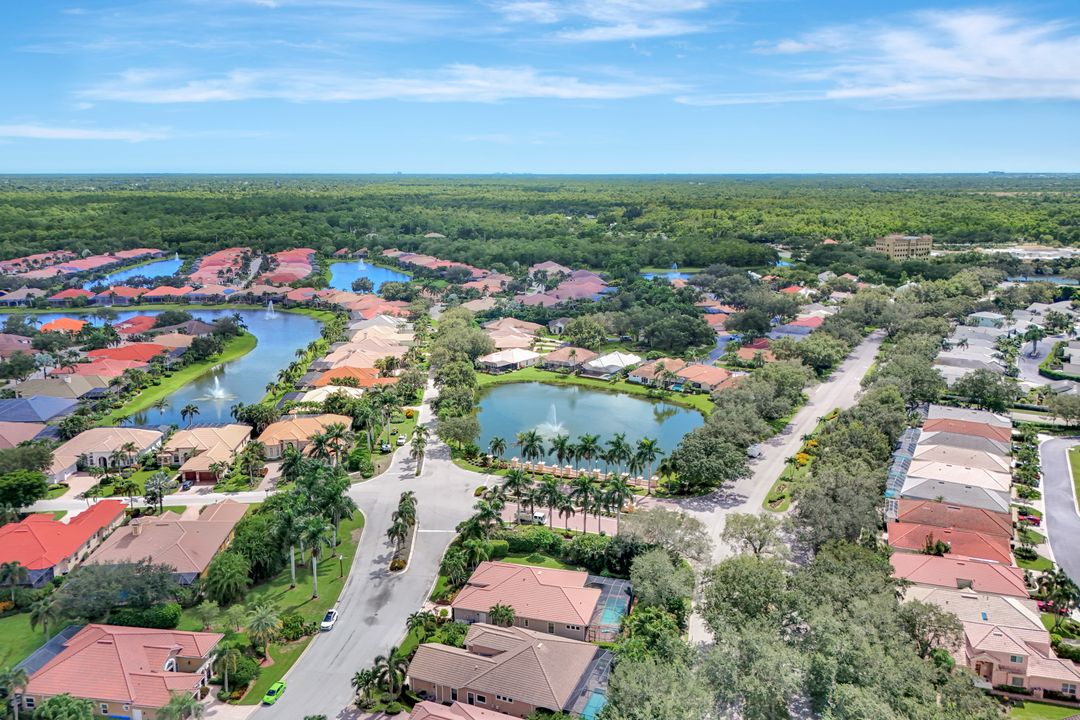 5717 Hammock Isles Dr, Naples, FL 34119