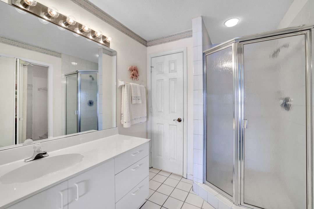 2372 Hidden Lake Dr #08, Naples, FL 34112