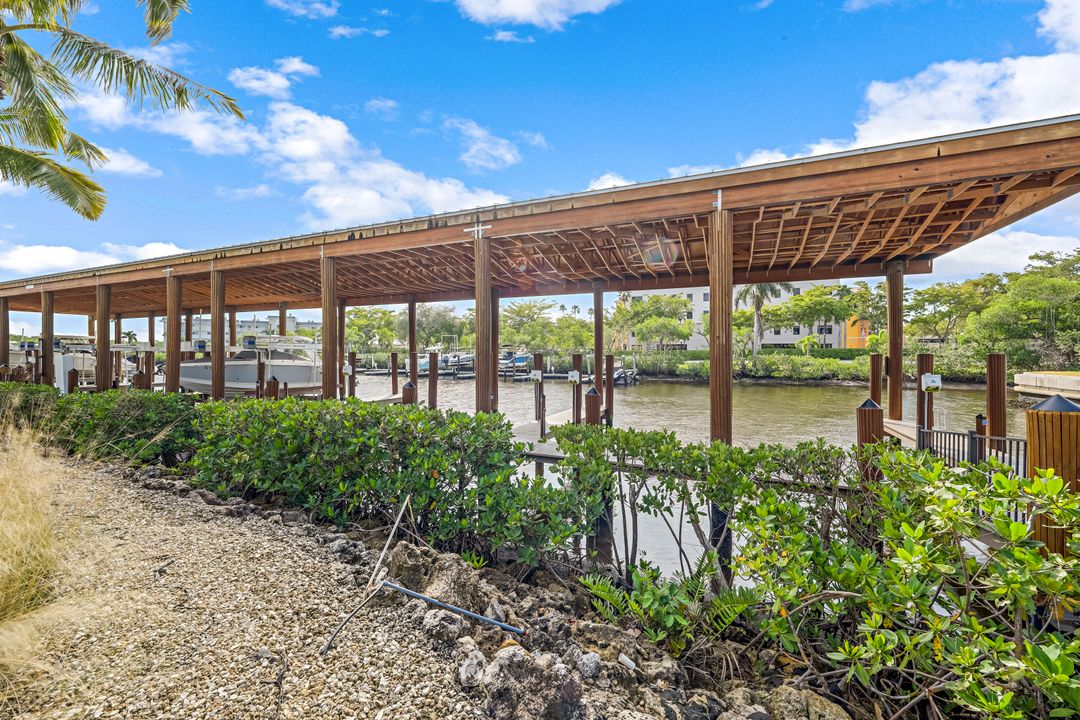1382 2nd Ave S, Naples, FL 34102