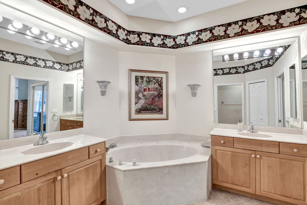 12715 Fox Ridge Dr, Bonita Springs, FL 34135