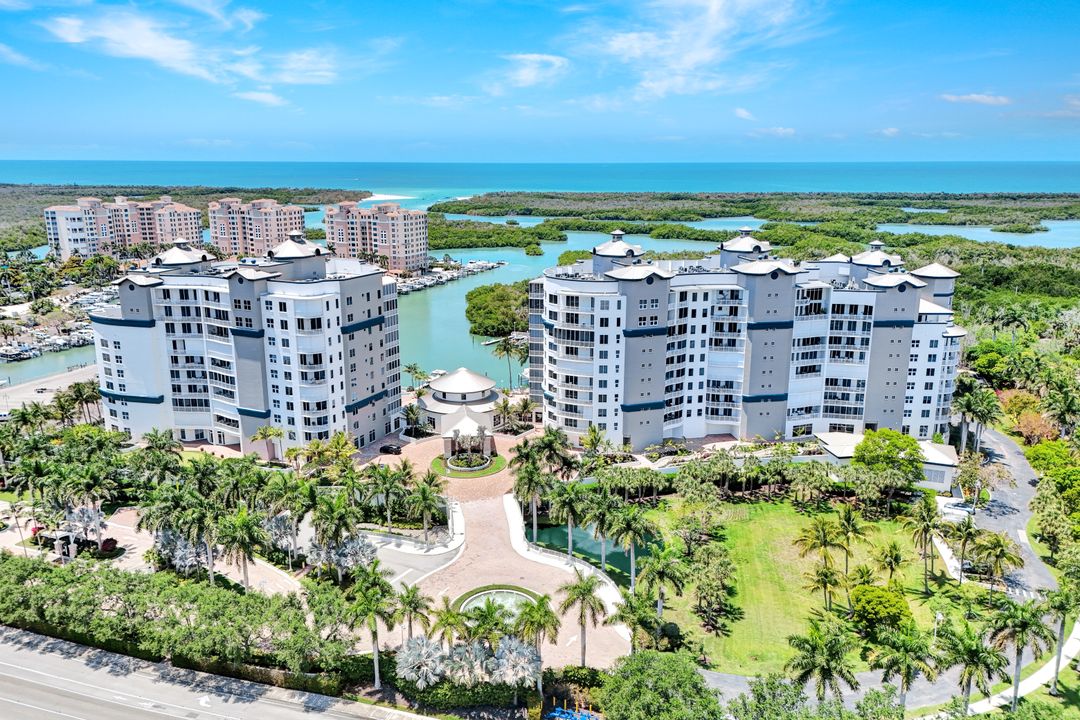 13675 Vanderbilt Dr, Naples, FL 34110