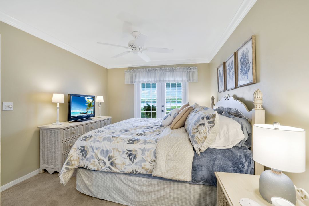 1045 Mainsail Dr #402, Naples, FL 34114