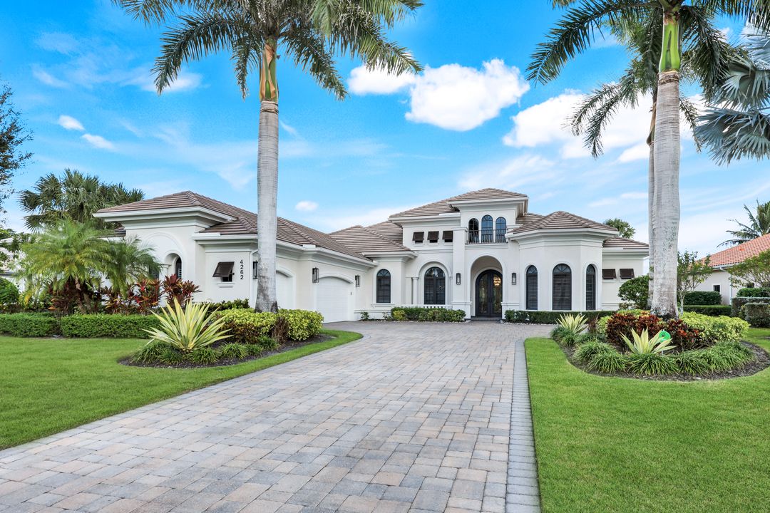 4262 Deephaven Ln, Naples, FL 34119