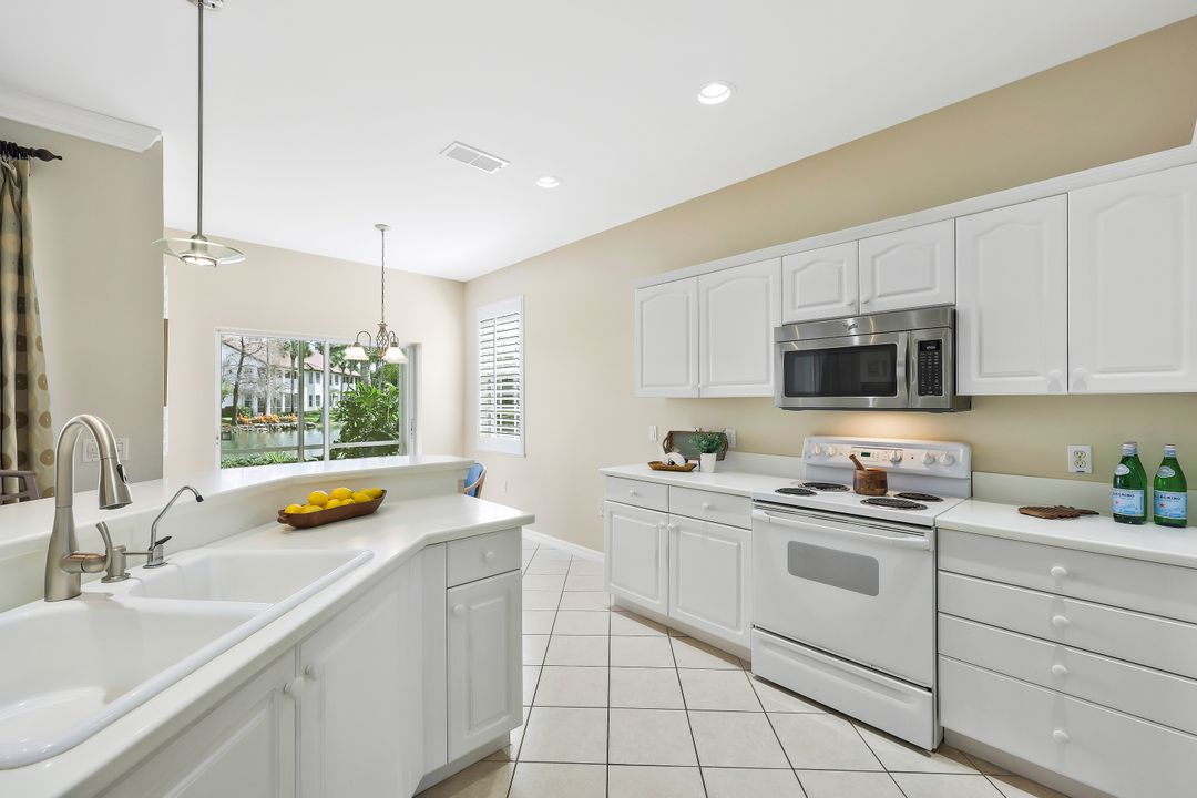 2180 Hawksridge Dr #2002, Naples, FL 34105