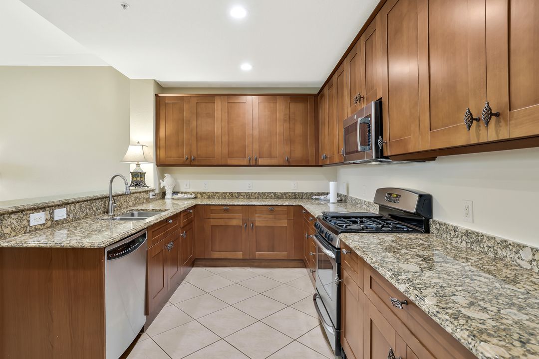 9209 Museo Cir #102, Naples, FL 34114