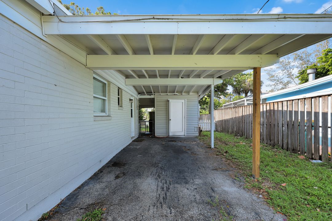 2140 Harbor Ln, Naples, FL 34104