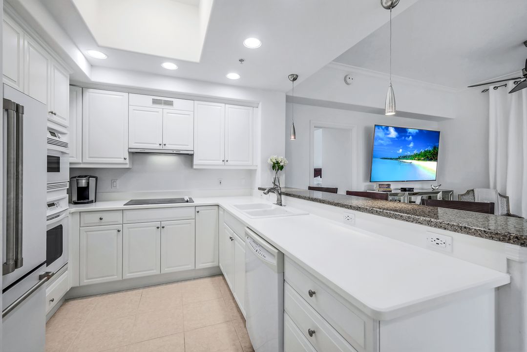 2278 Tiburon Blvd E #406, Naples, FL 34109