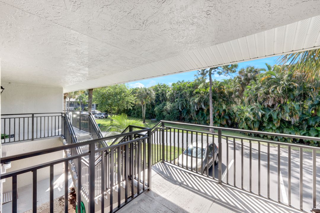 1228 Commonwealth Cir #203, Naples, FL 34116