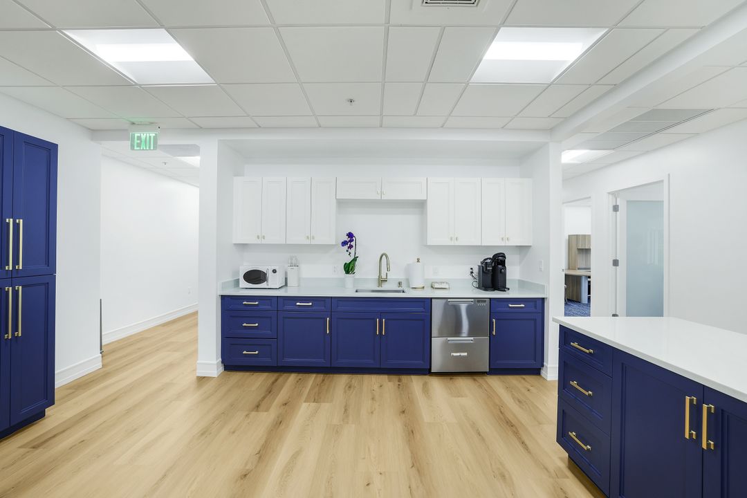 2390 Tamiami Trl N #212, Naples, FL 34103