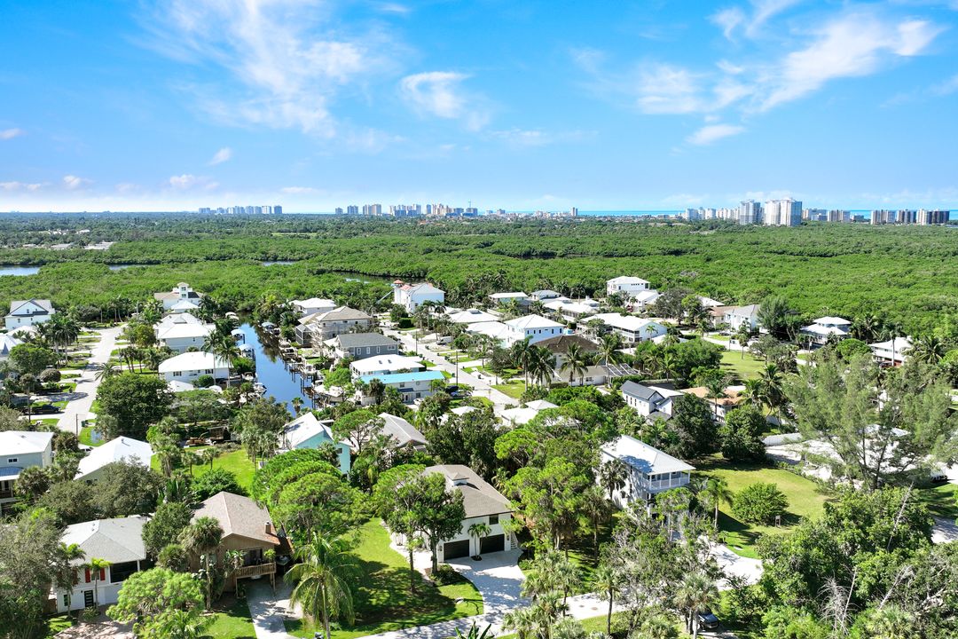 746 Park Ave, Naples, FL 34110