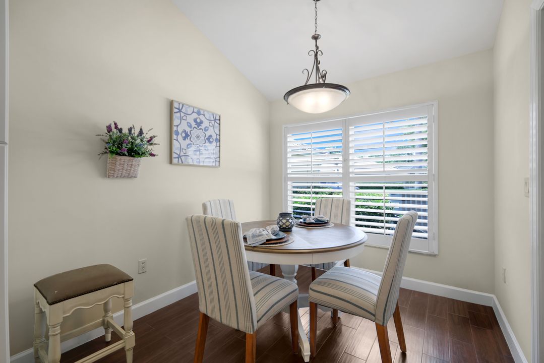 5887 Northridge Dr N, Naples, FL 34110