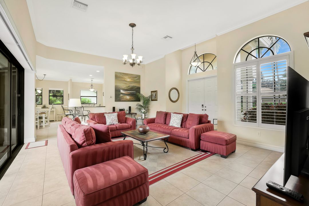 981 Tivoli Ct, Naples, FL 34104