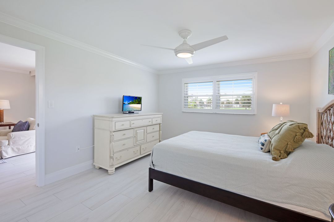 300 Forest Lakes Blvd #112, Naples, FL 34105