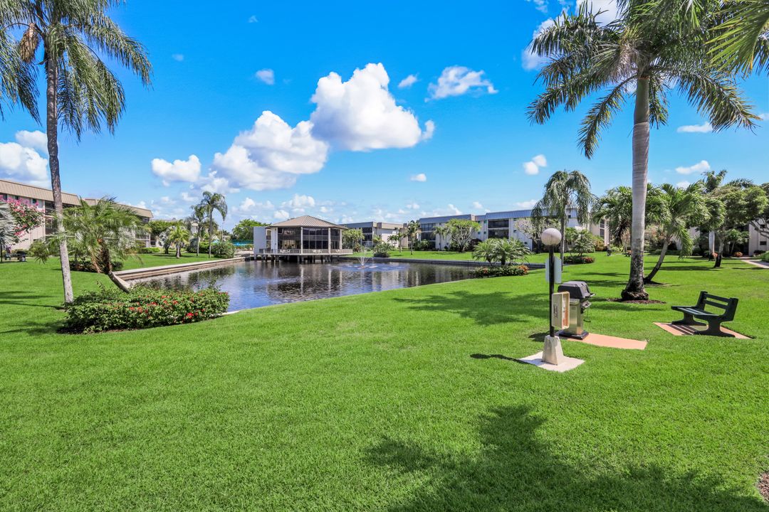 788 Park Shore Dr #E20, Naples, FL 34103
