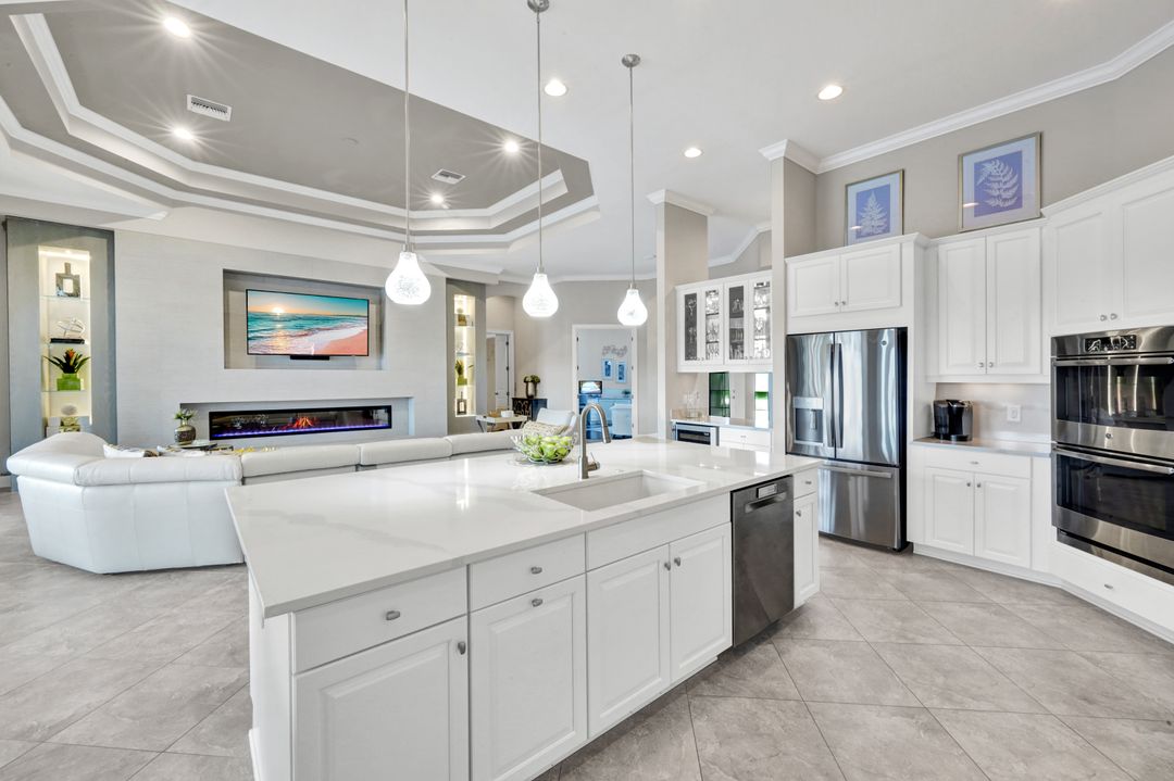 8675 Amour Ct, Naples, FL 34119