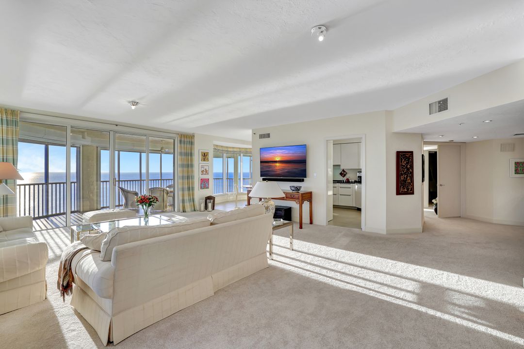 8111 Bay Colony Dr #1102, Naples, FL 34108