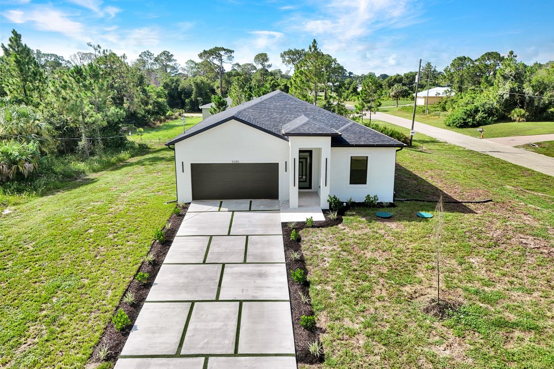 5085 NE Tradewinds Cir, LaBelle, FL 33935