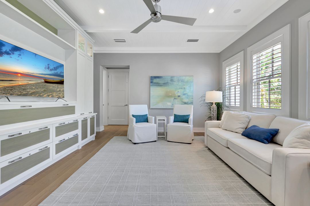 160 Broad Ave S, Naples, FL 34102