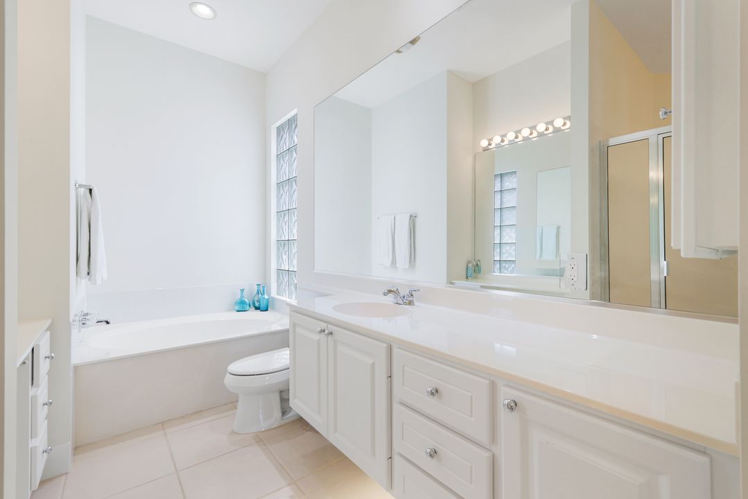 2984 Gilford Way, Naples, FL 34119
