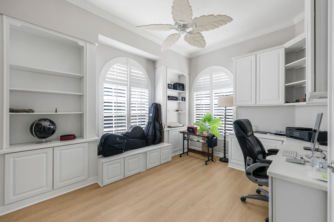 4364 Montalvo Ct, Naples, FL 34109