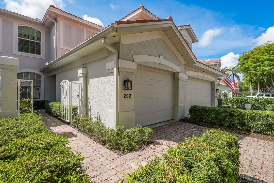 2120 Arielle Dr #202, Naples, FL 34109