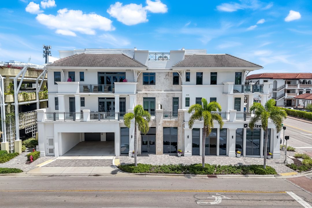 875 6th Ave S #303, Naples, FL 34102
