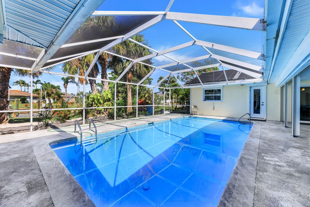 5308 Baypoint Ct, Cape Coral, FL 33904