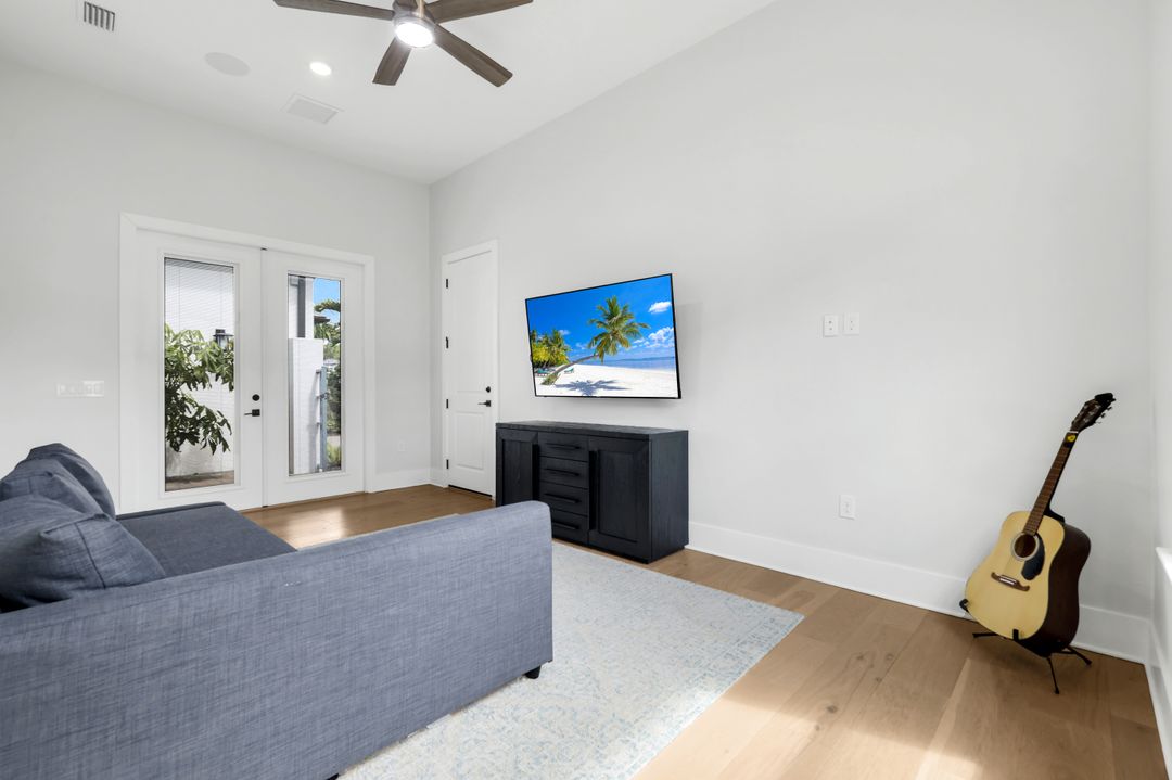 16221 Verilyn Cir, Naples, FL 34110