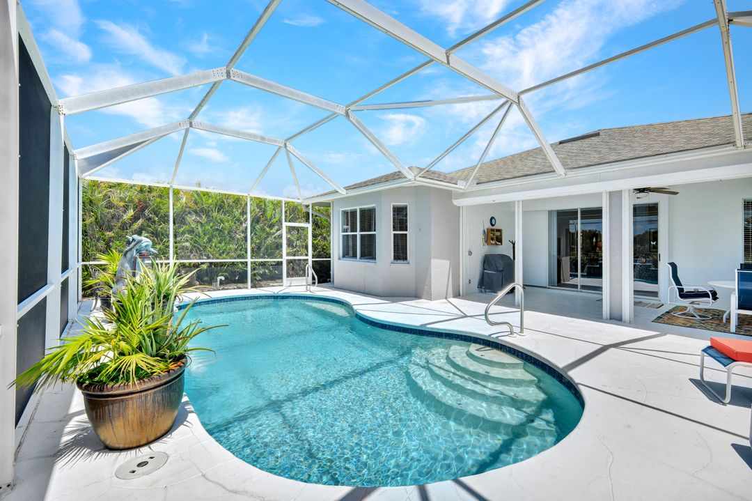 484 Crossfield Cir, Naples, FL 34104